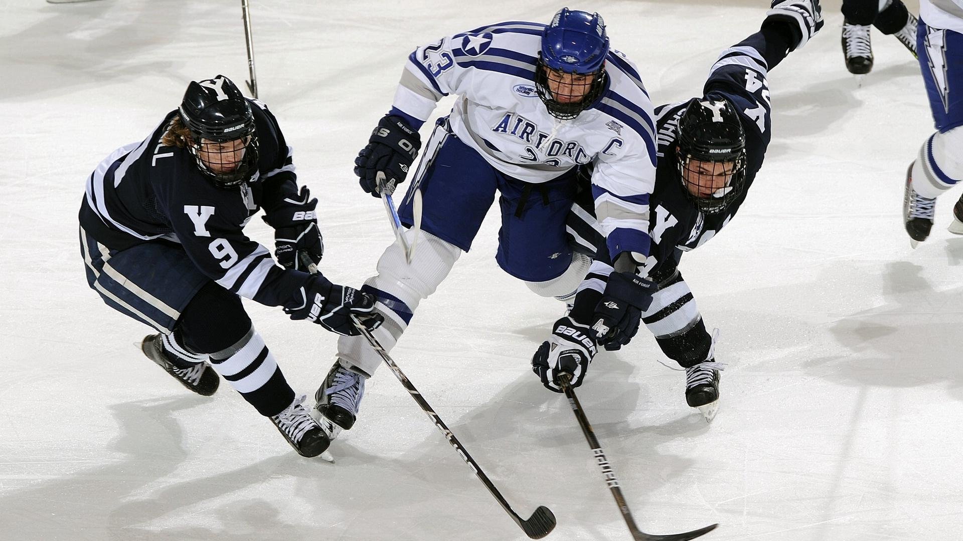 王曼昱赛后谦逊发言登热搜，北京国安横扫休斯顿火箭引发热议